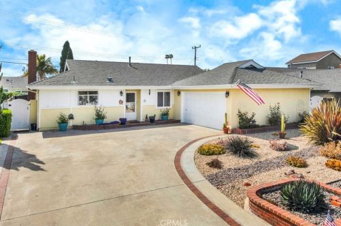 17171 Hague Ln, Huntington Beach, CA 92647-6011