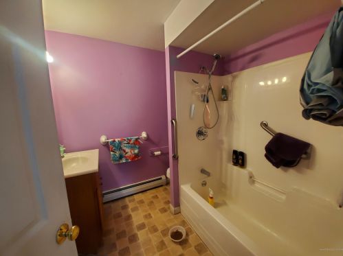 32 Crosby St, Augusta, ME 04330-4576