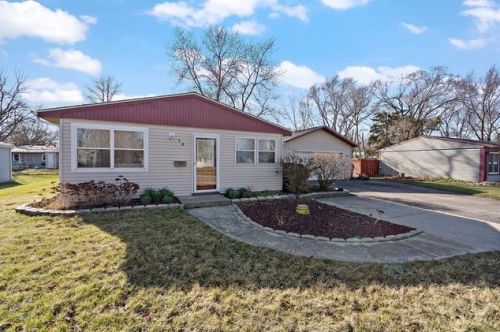 74 Sierra Rd, Boulder Hill, IL 60538-2434
