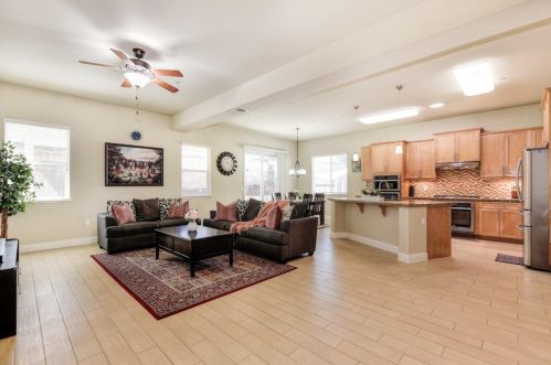 2077 Hidden Falls Dr, Folsom, CA 95630-6343