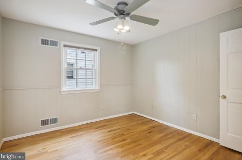 1221 Pinecrest Cir, Silver Spring MD 20910-1626 exterior