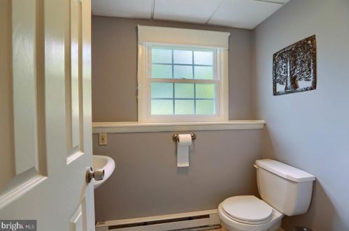 2410 Creek View Dr, Lancaster PA  17602-1450 exterior