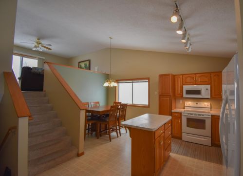517 7th St, Sartell, MN 56377-1515