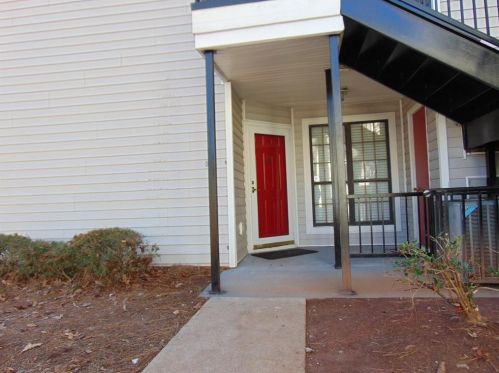 594 Windchase Ln, Stone Mountain, GA 30083-6303