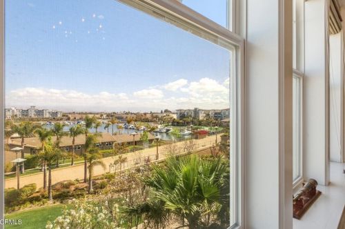 1562 Seabridge Ln, Oxnard, CA 93035-1453