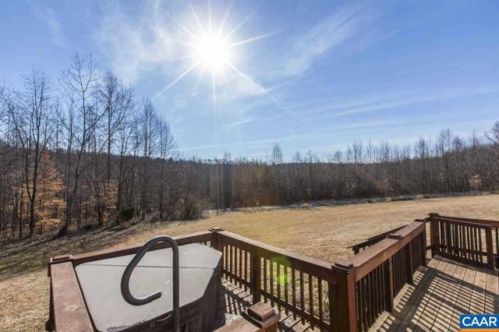 647 Morgans Hill Rd, Arvonia, VA 23004-2089