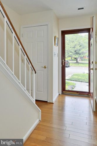 9271 Sprucewood Rd, Springfield VA  22015-3559 exterior