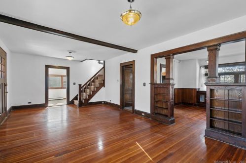 654 Naugatuck Ave, Milford, CT 06461-4063