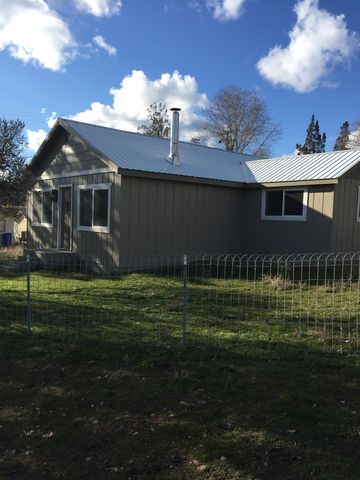 211 Pine St, Spray, OR 97874-2013