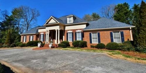1650 Valley Rd, Gainesville, GA 30501-1220