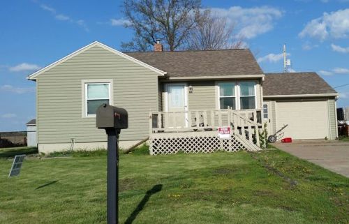 615 1st St, Alpha, IL 61413-9797