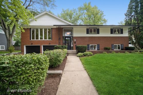 303 Morris Dr, Palatine, IL 60074-5646
