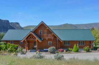 13805 Old Naches Hwy, Goose Prairie, WA 98937-9740