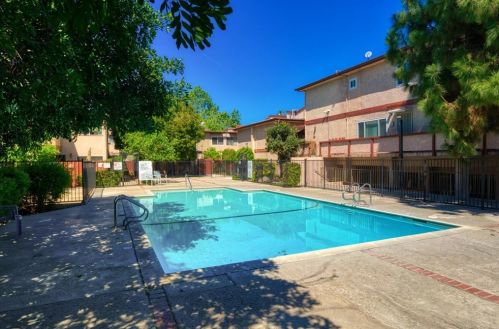 7320 Lennox Ave, Van Nuys CA  91405-2339 exterior