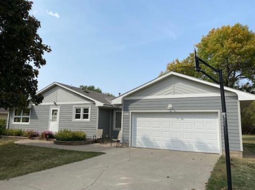 2086 Great Bend Blvd, Windom, MN 56101-1010