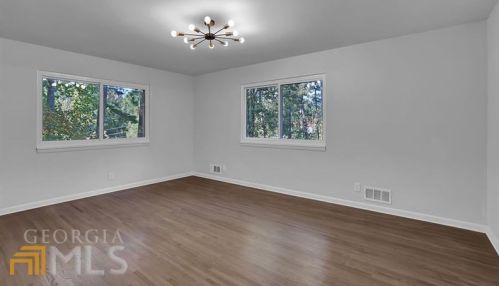 3007 Dogwood Dr, Atlanta GA  30344-3905 exterior