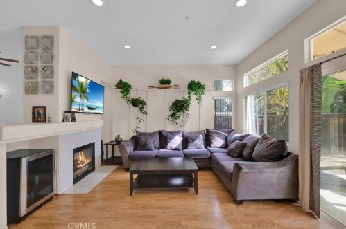 1527 Prestwick Dr, Riverside CA  92507-8448 exterior