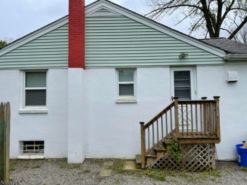 475 Whittier Ave, Piscataway, NJ 08854-1451