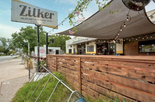 1216 Delano St, Austin TX  78721-2104 exterior