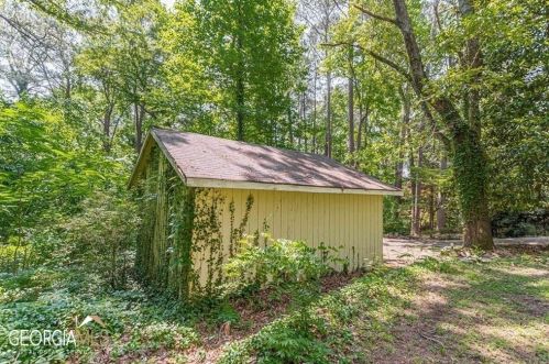 3314 Harris Dr, Atlanta GA  30337-1005 exterior