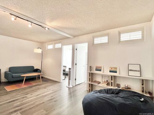 1215 Alexander St, Honolulu, HI 96826-1237