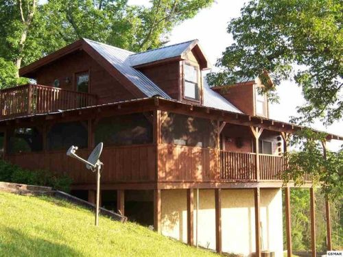 1086 Sharp Hollow Rd, Pigeon Forge, TN 37862-7504