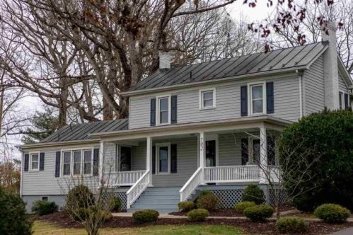 702 Edgewood St, Grottoes, VA 24441-2418