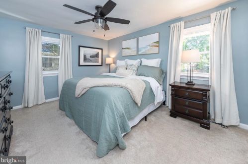 1213 Oakwood Rd, Tavistock NJ exterior