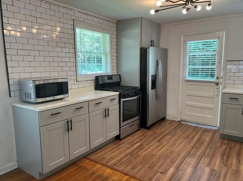 1870 Cambria Ave, Atlanta GA  30318-3057 exterior