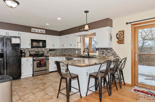 5614 Sylvan Dr, Bull Valley, IL 60097-9008