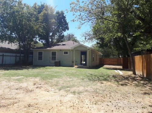 124 Glenmore St, Irving TX  exterior