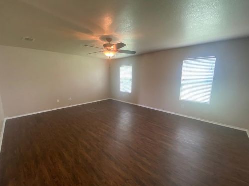 6824 Valley Creek Dr, Fort Worth TX  76179-4177 exterior