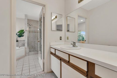 178 Old Orch Ln, Tinton Falls NJ 07712-2570 exterior