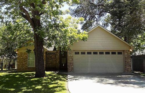 307 Travis St, Columbus, TX 78934-1550