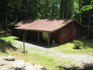 370 Red Bird Dr, Hayesville, NC 28904-5243