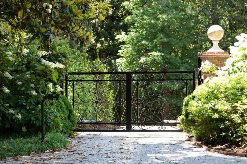 2740 Habersham Rd, Atlanta GA  30305-2938 exterior
