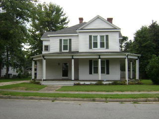 526 Peachtree St, Emporia, VA 23847-2318