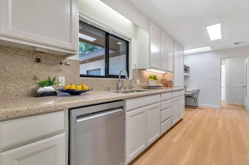 1888 Farndon Ave, Los Altos CA 94024-6948 exterior