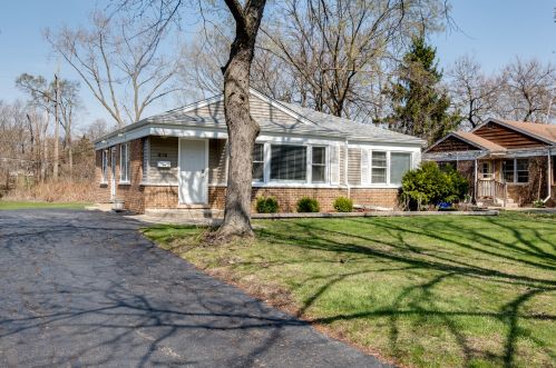 572 Glendale Ave, Glendale Heights, IL 60137-4928