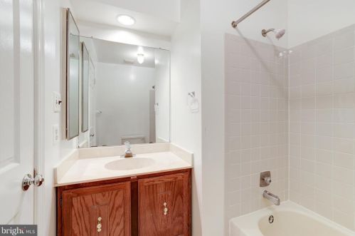 7722 Bristol Sq Ct, Springfield VA  22153-3120 exterior