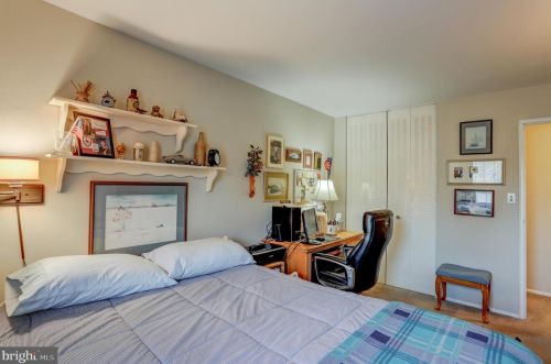 48 Valleybrook Dr, Lancaster PA  17601-4618 exterior