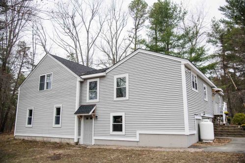 10 Old Colony Rd, Dover, NH 03820-9117