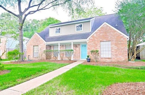 810 Baronridge Dr, Taylor Lake Village, TX 77586-4218