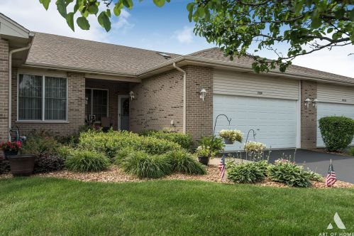 19214 104th Ave, Mokena, IL 60448-8654