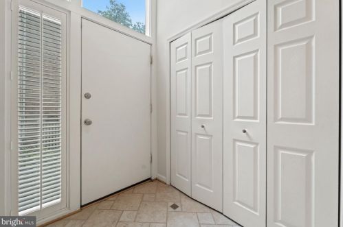 1405 Greenmont Ct, Herndon VA  20190-4041 exterior