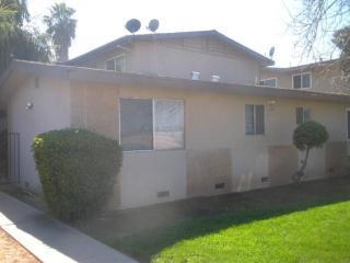 134 Dakota Ave, Fresno, CA 93704-4015