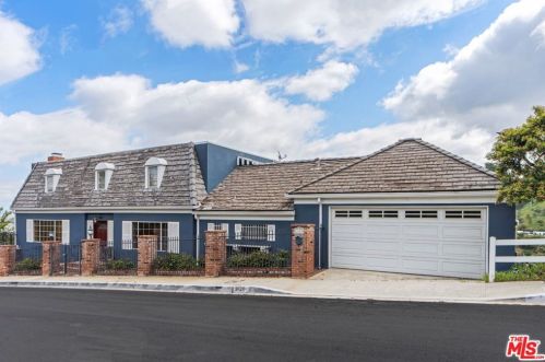 3820 Scadlock Ln, Van Nuys, CA 91403-4323