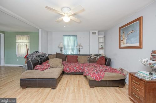 101 Magnolia Ave, Somerdale, NJ 08083-1515
