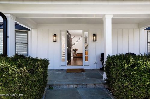 76 Circle Dr, Greenwich CT  06830-6742 exterior