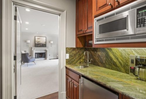 876 Berkshire Rd, Atlanta GA  30324-4930 exterior